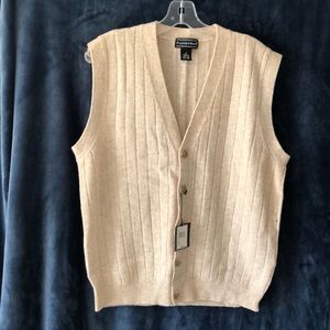 Preswick & Moore Men’s tan wool sweater vest